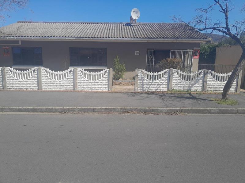 5 Bedroom Property for Sale in Charleston Hill Western Cape